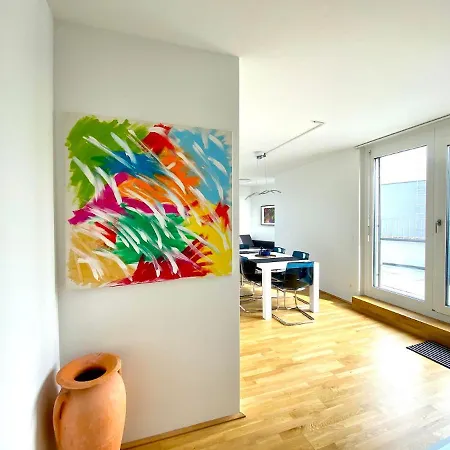 Sonnenwohnen Penthouse Direkt Bei U-bahn Und Therme Mit Anbindung Ins Zentrum Apartment *