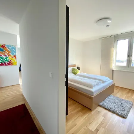 Sonnenwohnen Penthouse Direkt Bei U-bahn Und Therme Mit Anbindung Ins Zentrum Apartment *