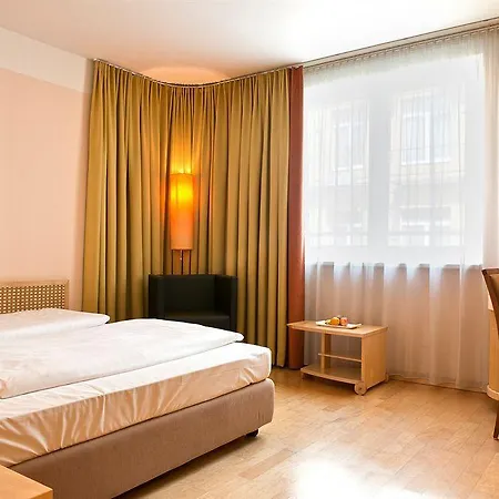 Max Brown 7th District, Part Of Sircle Collection 4* Bécs