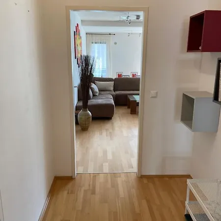 Bright With A Free Parking Garage @ Wienerberg Apartment *