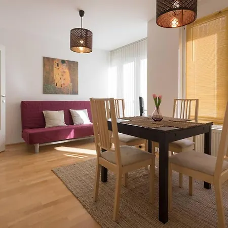 Apartment Bright In Hip & High Quality Neighborhood