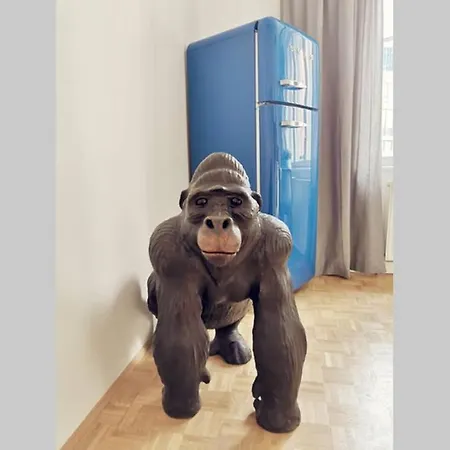 Gorilla - Station 100 Meters Away Apartment Vienna