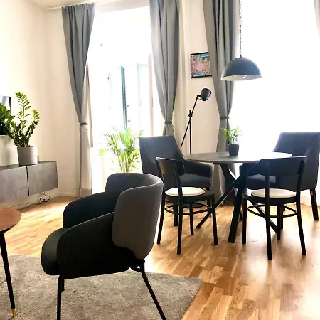 Boutique Kingfisher - Viennas Trendiest Neighbourhood Vienna