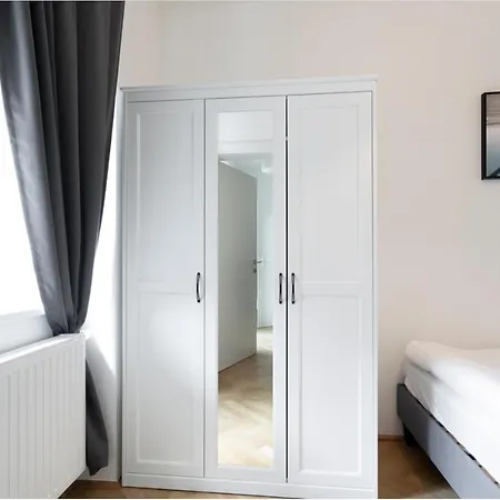 Charmante L Bg8 Vienna