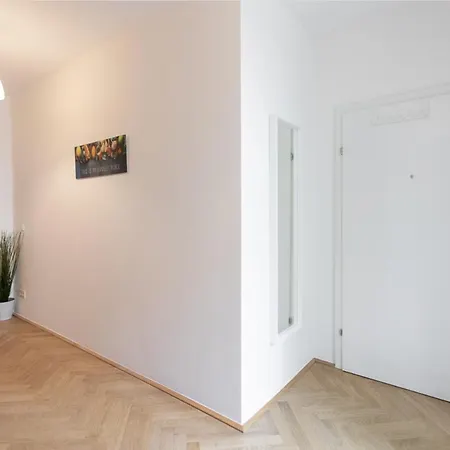 Charmante L Bg8 * Vienna