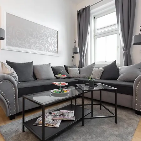 Central And Chic - The Big One Apartment *