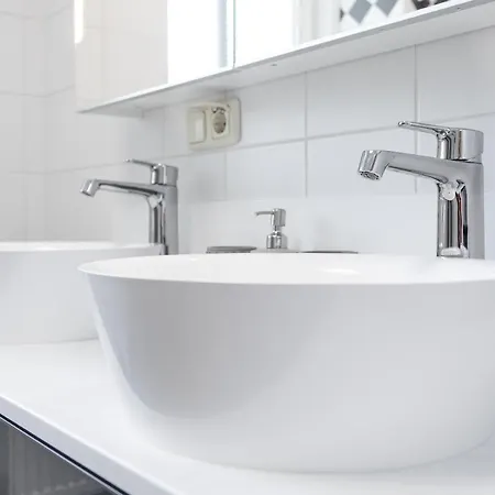 Central And Chic - The Big One Apartment