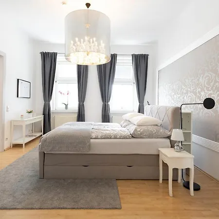Central And Chic - The Big One * Vienna