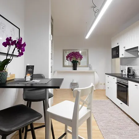 Apartment Central And Chic - The Big One *