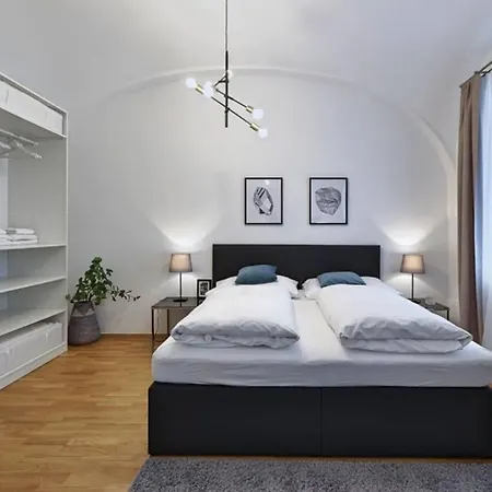 Crown 6 Apartment