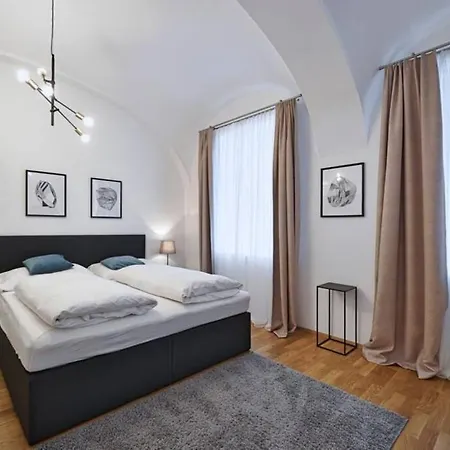 Crown 6 * Vienna
