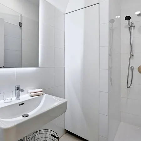 Crown 6 Apartment *