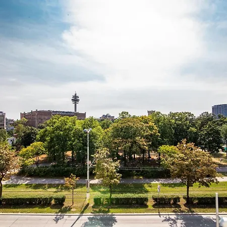 Apartment Rated - Ac, Wifi, 24h7days Self Check-in, Board Games, Netflix *