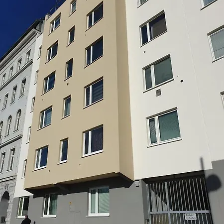 Apartment Rated - Ac, Wifi, 24h7days Self Check-in, Board Games, Netflix Vienna