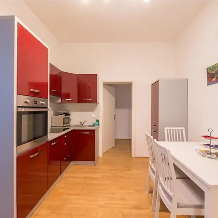 Charming Flat & Balcony Near Station L Bg5 Apartment *