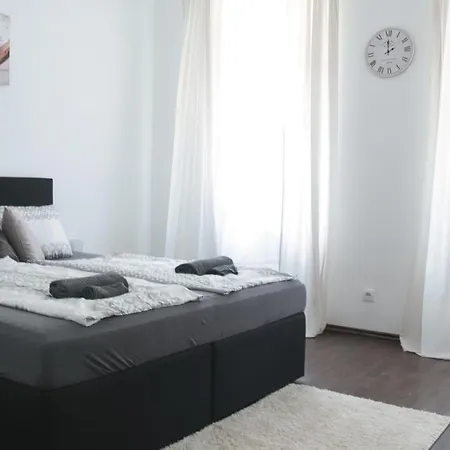 Rover Apartment *