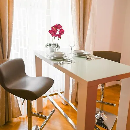 Delightful Hofburg Apartment