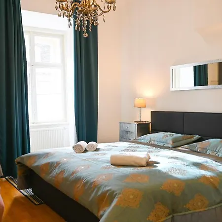 Delightful Hofburg Apartment Vienna