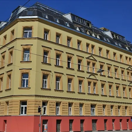 Mitten In Der Stadt L Lf22 Vienna