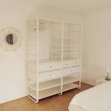 Apartment Gorilla - Station 100 Meters Away Vienna