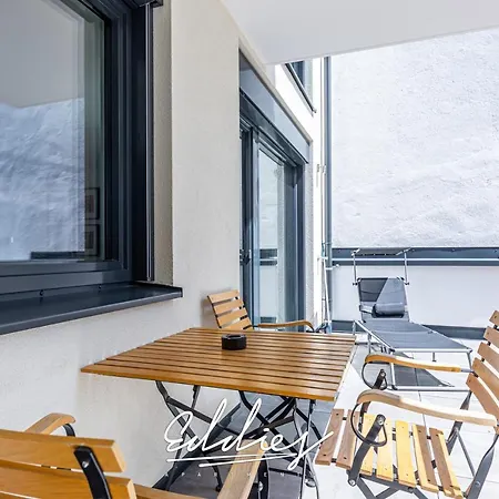 Eddie's Design Apartment *