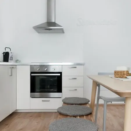 Caring Family Close To The Center Viena