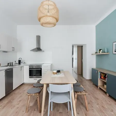 Caring Family Close To The Center Apartment *