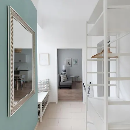 Caring Family Close To The Center Vienna