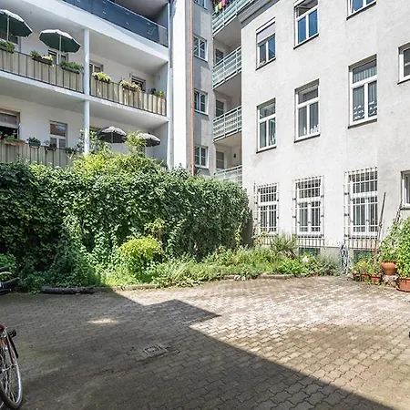 Appartement Colorful Facing Courtyard