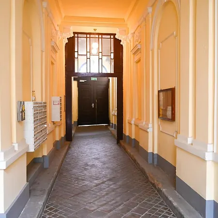 Modern Schoenbrunn Apartment Vienna