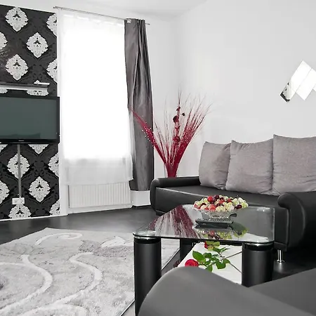 Royal Westbahnhof Apartment Vienna