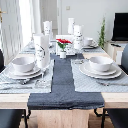 Apartment Comfortable, Specious With Inner Garden- Marzstrasse *