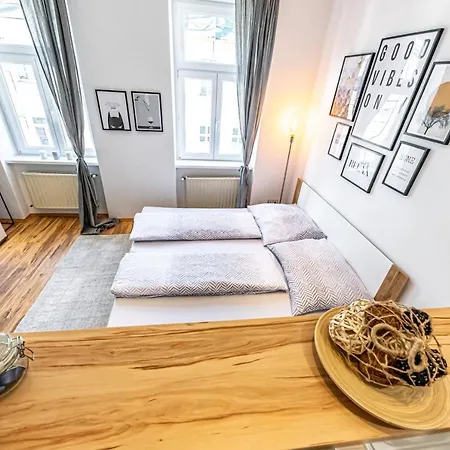 Apartment Cozy + Trendy By Jr Vienna