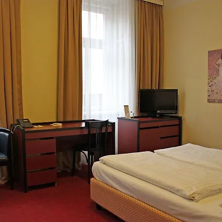 Fuerst Metternich Hotel 3*