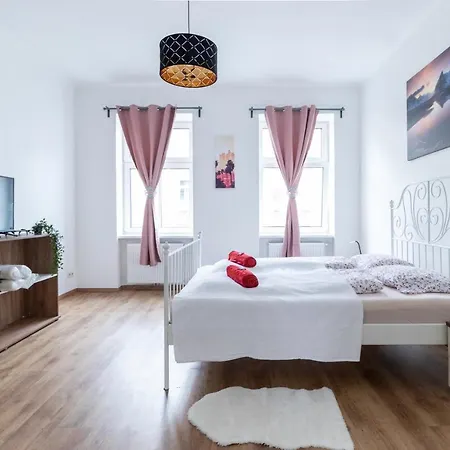 Comfortable, Specious With Inner Garden- Marzstrasse Apartment *