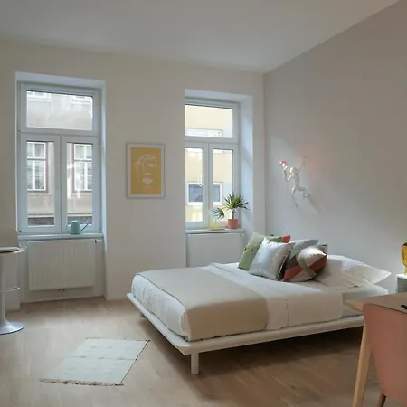 Apartment Modern 2br - Full Kitchen - Schoenbrunn Area - 15 Mins To Center