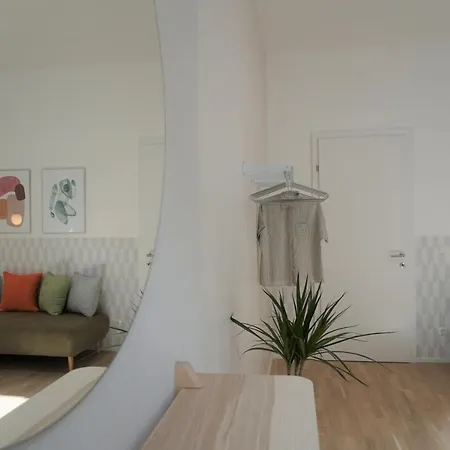 Modern 2br - Full Kitchen - Schoenbrunn Area - 15 Mins To Center Apartment Vienna