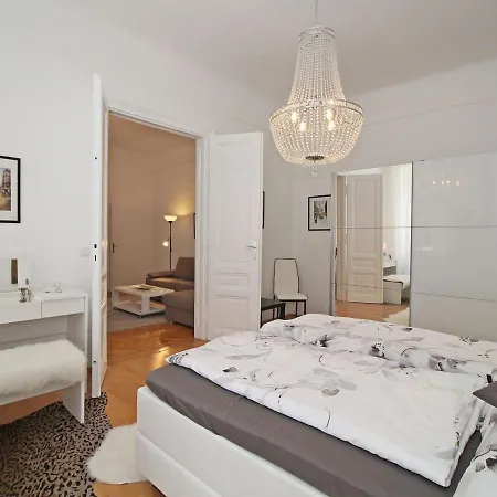 Apartment King's