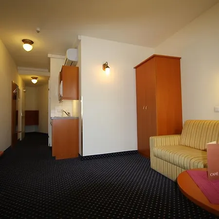 900 M Zur Oper