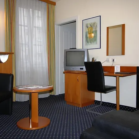Hotel 900 M Zur Oper 4*