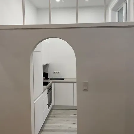 100m2 Naehe 1010 Apartamento *