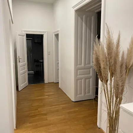 100m2 Naehe 1010 Apartamento