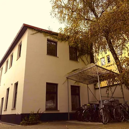 Studio U Parkplatz, Zentrale Ruhelage Neben Grünoase