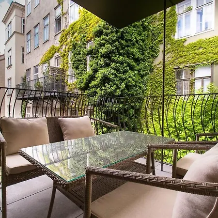 Premium Near Parlament In @yourvienna *