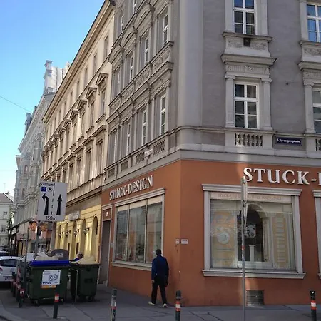 Debo Schoenbrunner Strasse - Contactless Check In