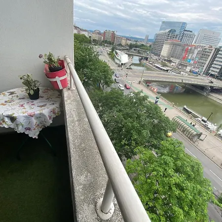 Apartment Domino