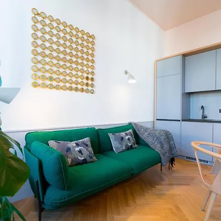 Residence, Hall - Parliament *