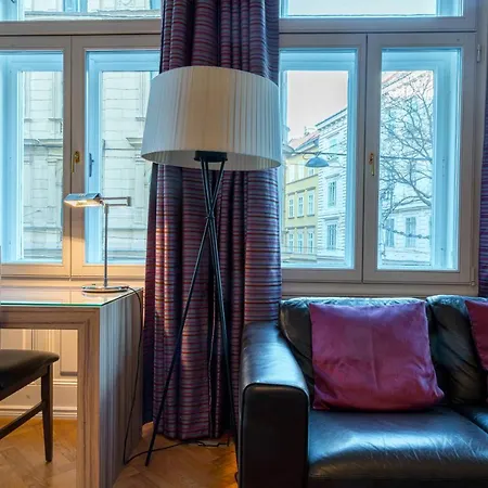 Residence, Hall - Parliament
