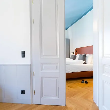 Residence, Hall - Parliament