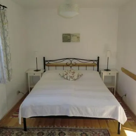 Ferienhaus Im Garten Mit Pool Apartment Wien